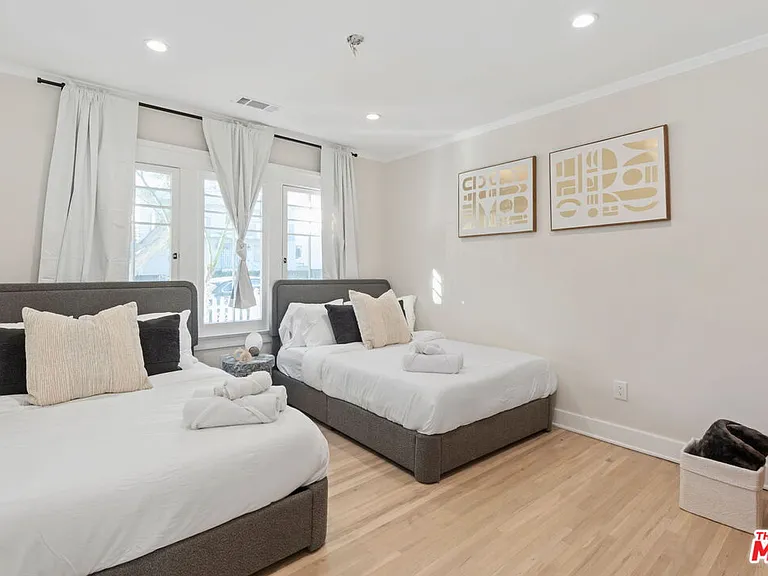 1224 N Ogden Dr — Photo 44