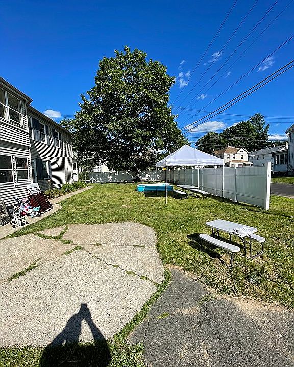 The side yard w/new fence 