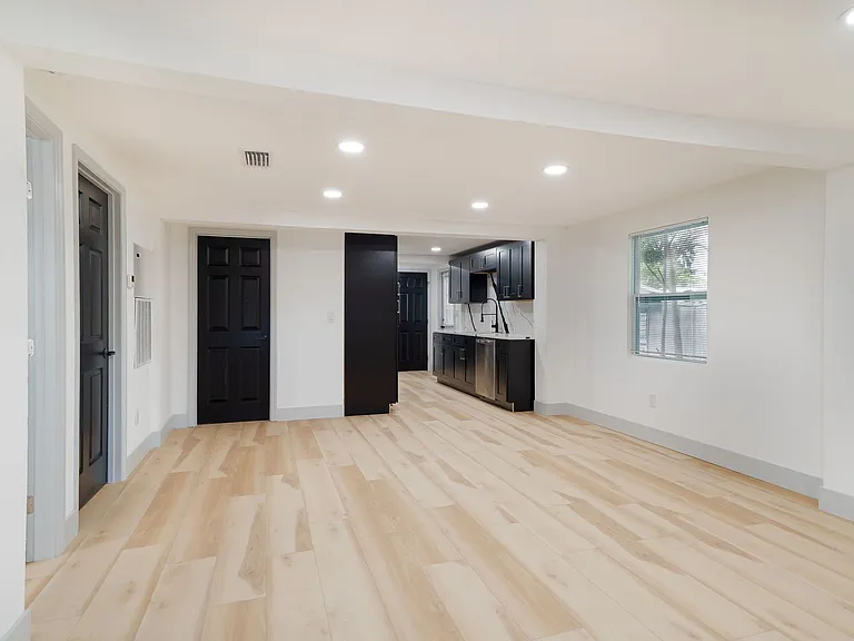 516 5th Ave NE — Photo 4