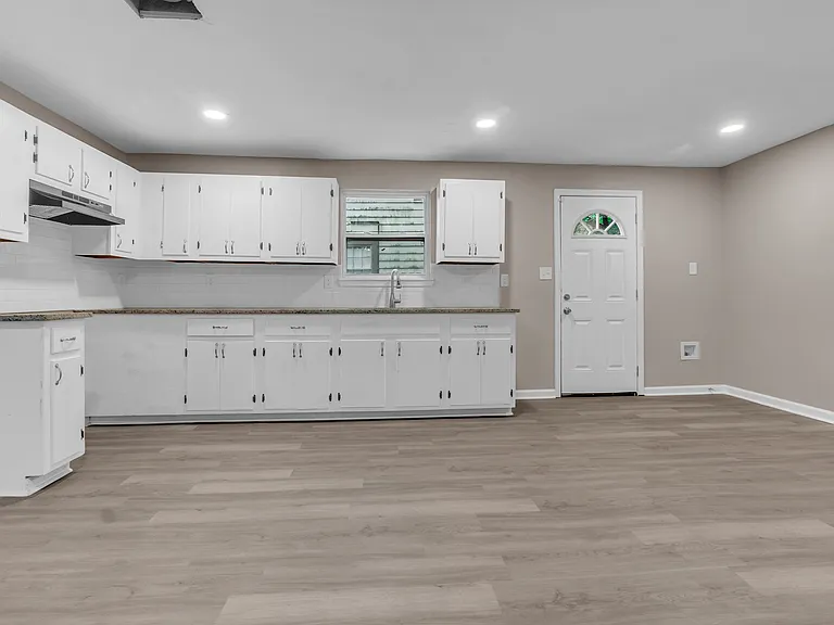 1577 S Highland St — Photo 3
