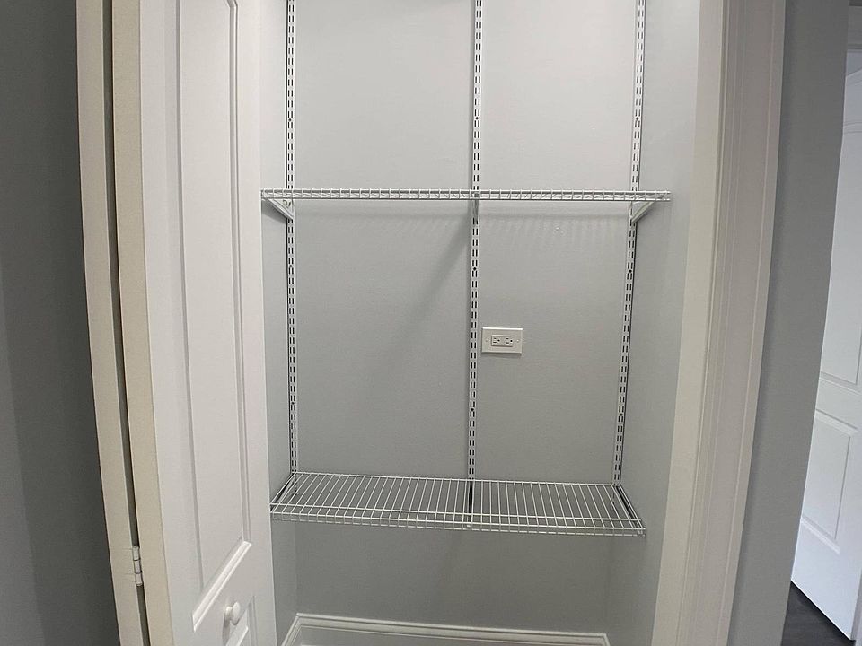 1st image of 4556 N Malden St #205