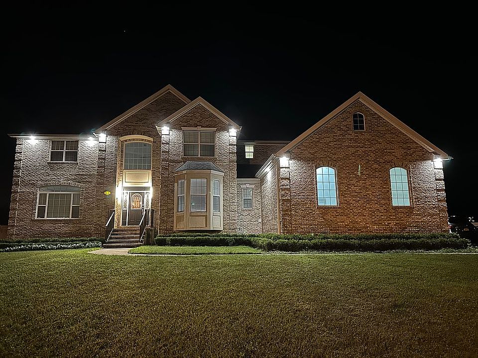 1st image of 1902 Charlton Cir