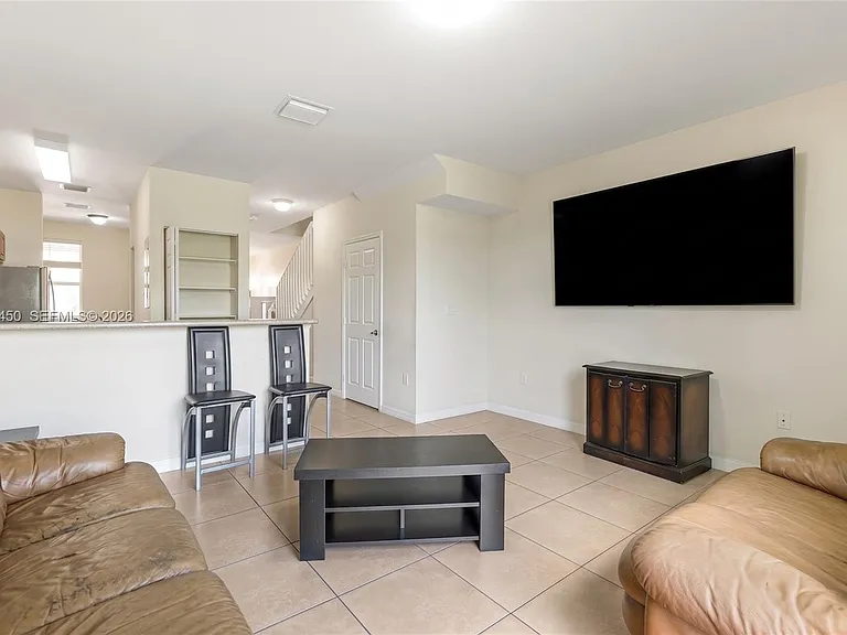 3065 SE 1st Dr #6 — Photo 5