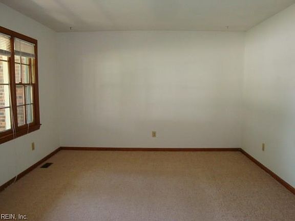 3rd image of 213 Troy Pl