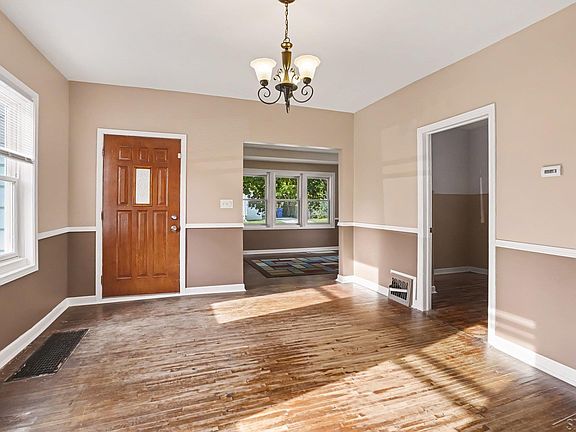 4th image of 700 24th St