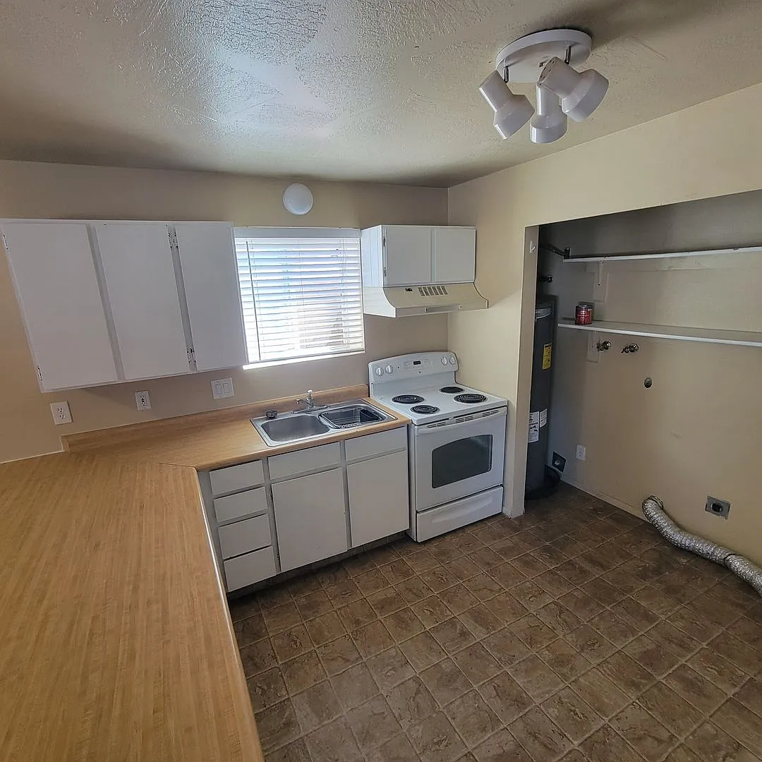 Apartment For Rent — Photo 1