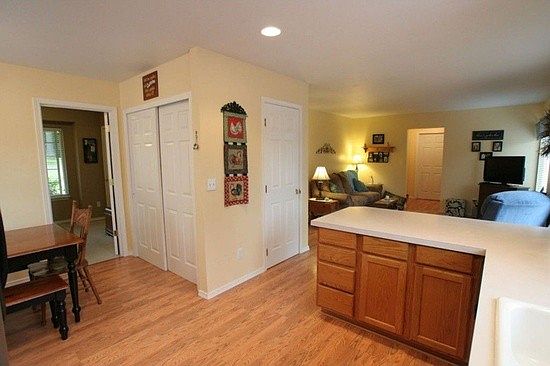 3rd image of 524 Park Ave E