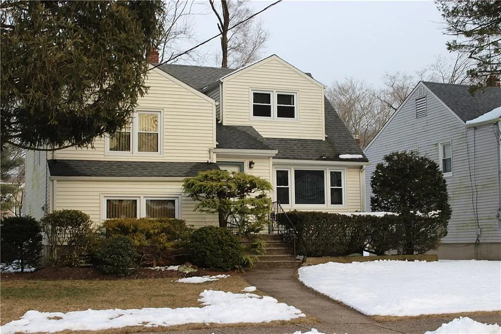 64 Ross Ave photo 1