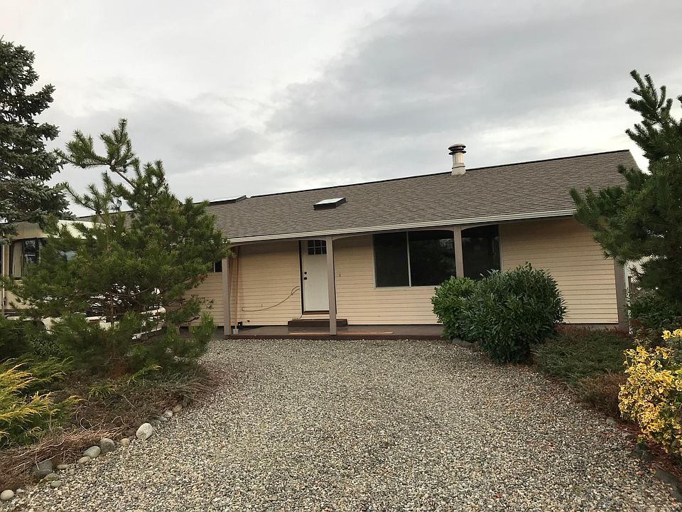 Main entry under covered porch. Circular gravel driveway off of Quinault road