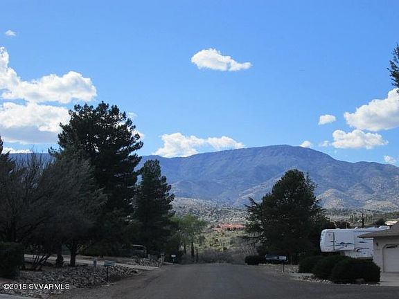 3rd image of 1079 E Meadowlark Ln