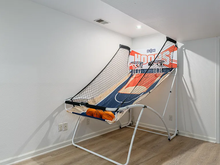 132 Skyview Ct — Photo 38