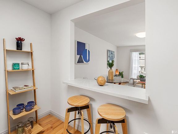 5th image of 1827 41st Ave