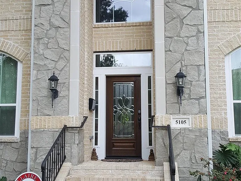 5105 Maple St — Photo 2