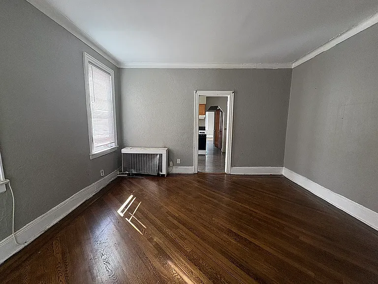 1588 Leslie St #2R — Photo 4
