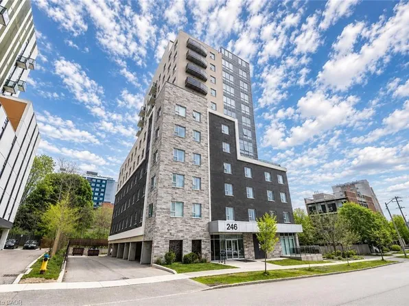 246 Lester St #902, Waterloo, ON N2L 0H1