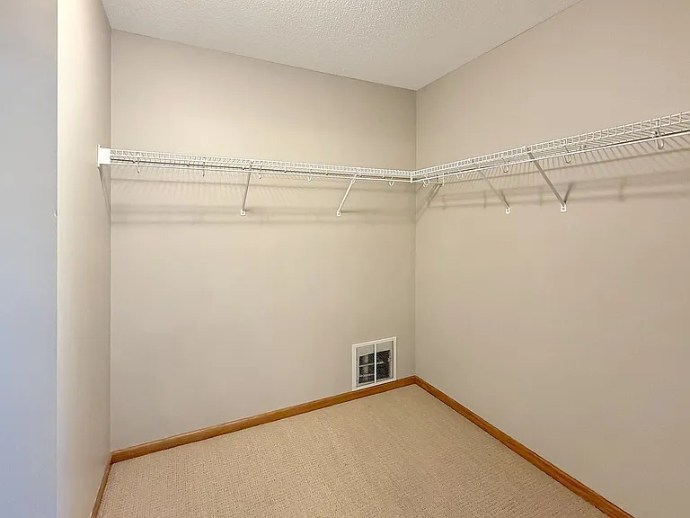 4885 Merrimac Ln N — Photo 14
