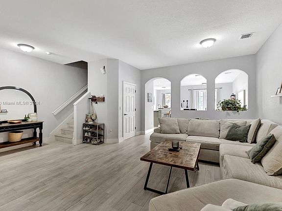 3rd image of 5756 Hampton Hills Blvd