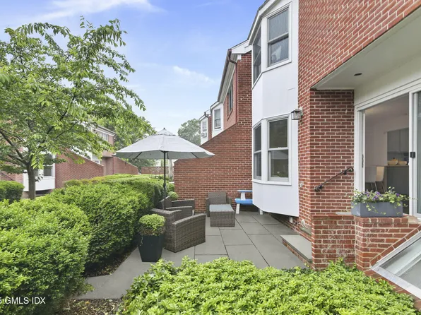 56 Sherwood Pl APT 8, Greenwich, CT 06830