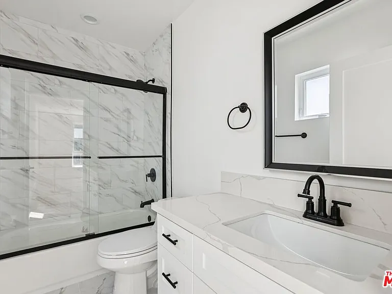 2111 Holly Dr #2 — Photo 1