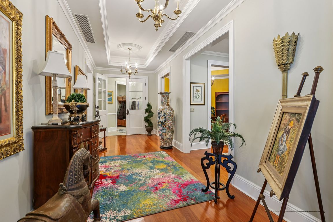 Oval Rd-S2003-007.jpg