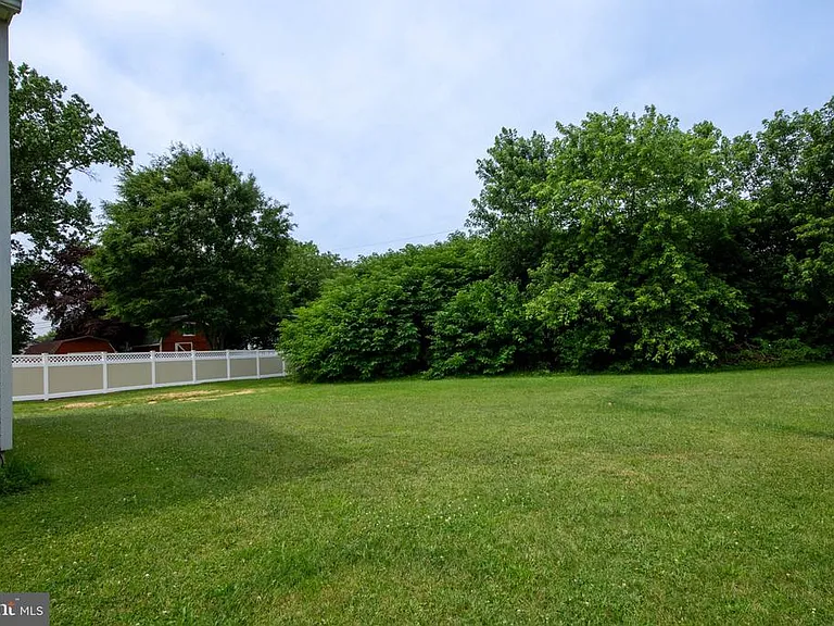 3908 Love Ave — Photo 4