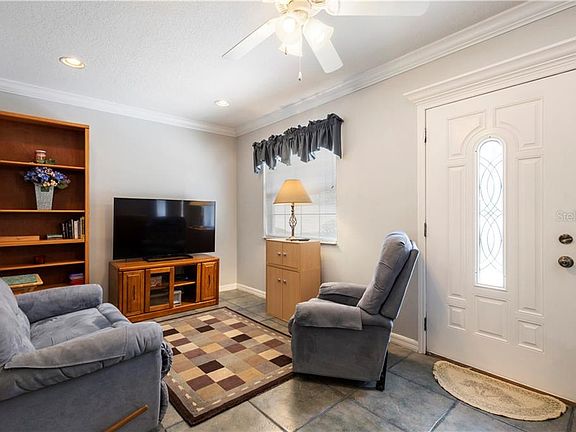 4th image of 6578 Fox Crest Ln