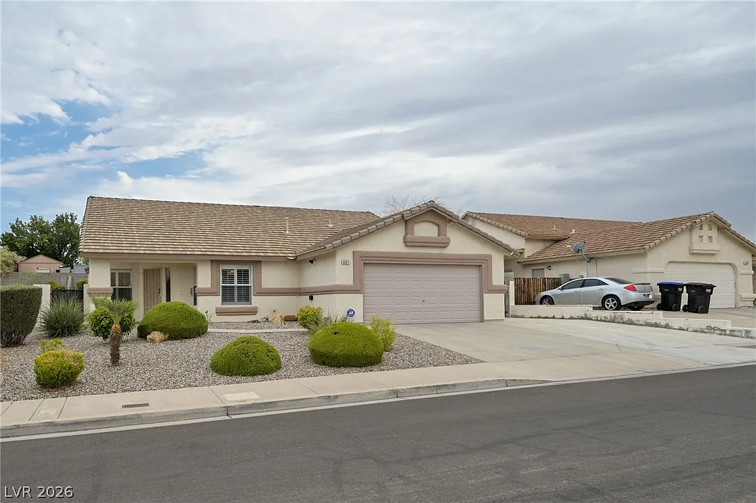 3 bed, 2.0 bath, 1816 sqft, $2,450 — Photo 2
