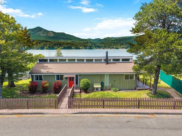 115 NE Riverview Dr