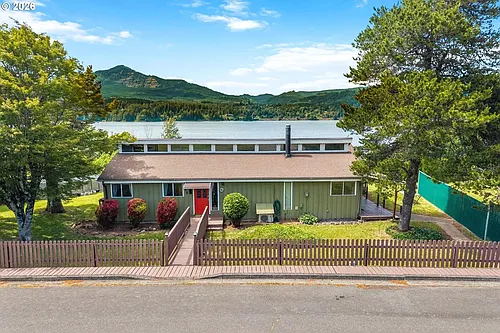115 NE Riverview Dr Photo 1