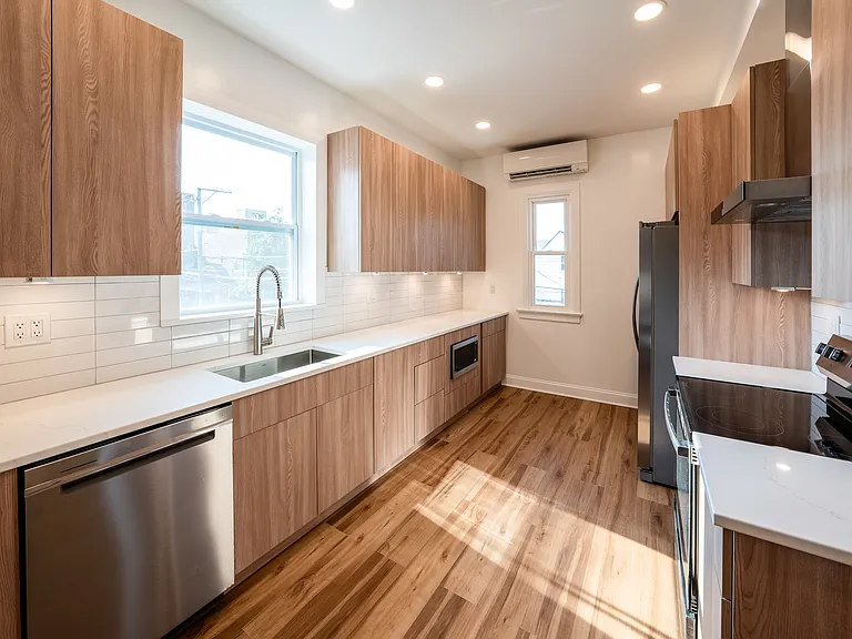 1458 W Foster Ave #1 — Photo 1