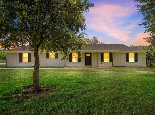 154 Longhorn Pkwy, Axtell, TX 76624