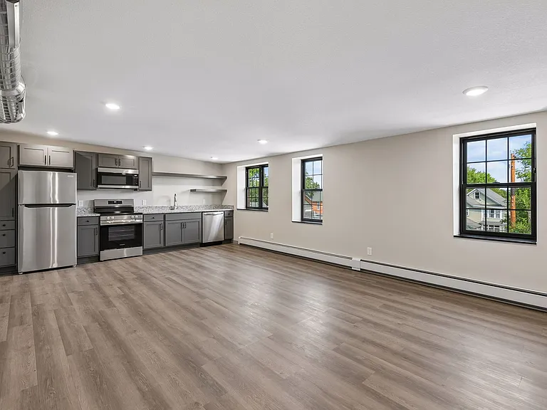 321 6th St E #10 — Photo 3