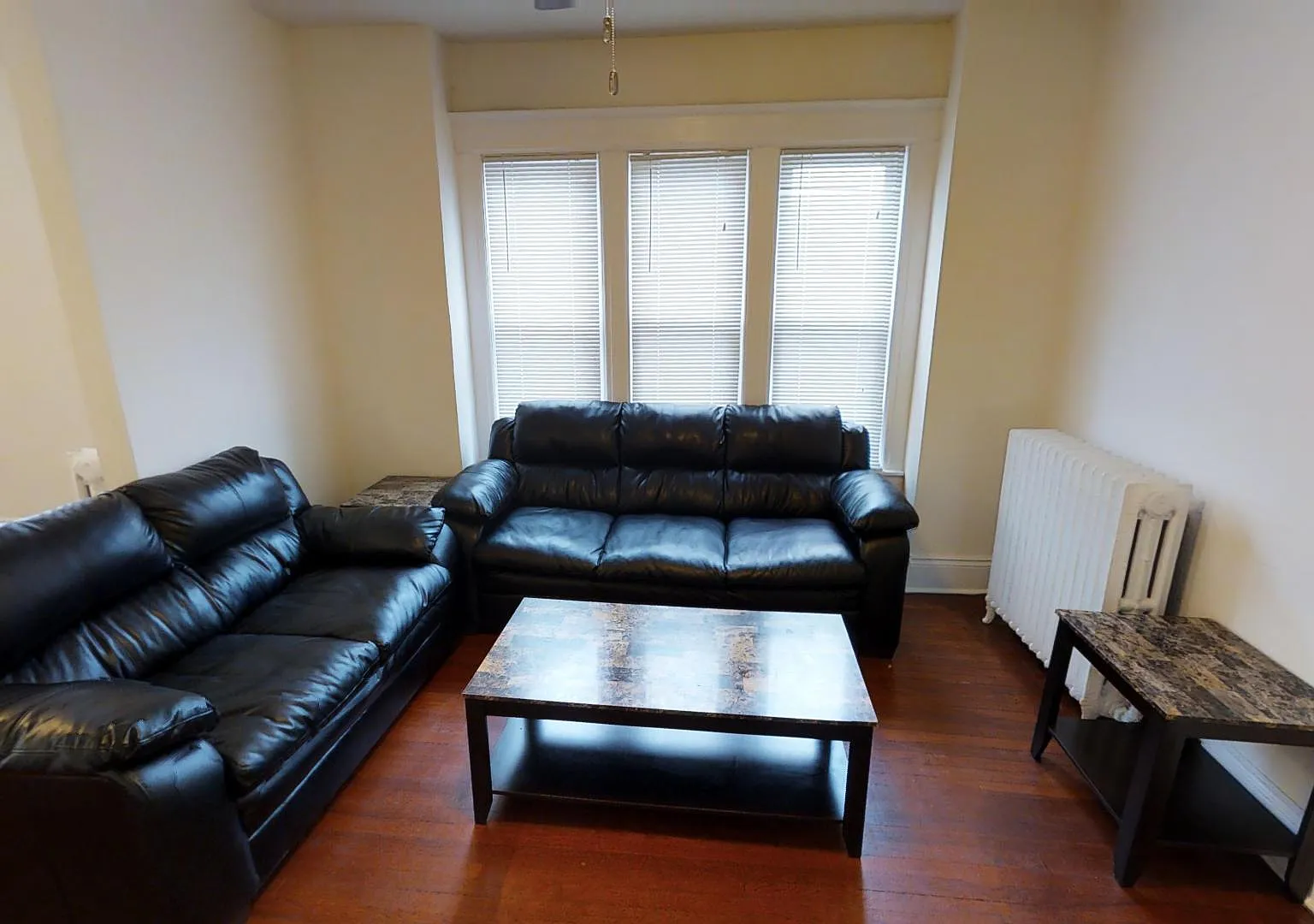 4 bed, $2,200 — Photo 2
