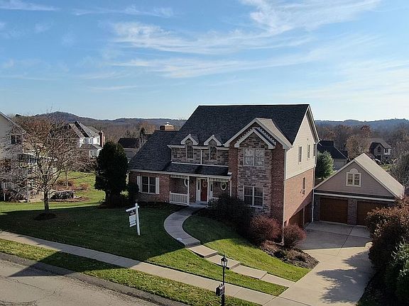 2nd image of 194 Oakview Dr