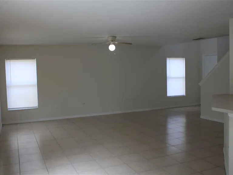 215 Owenshire Cir — Photo 5