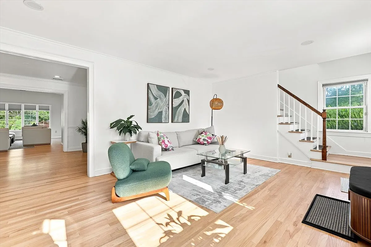 3 bed, $5,200 — Photo 4