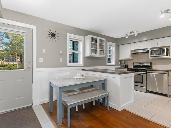 4th image of 1204 Main St #30