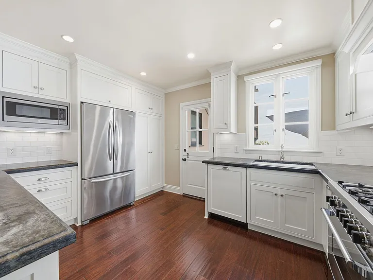 1520 Miramar Dr — Photo 6