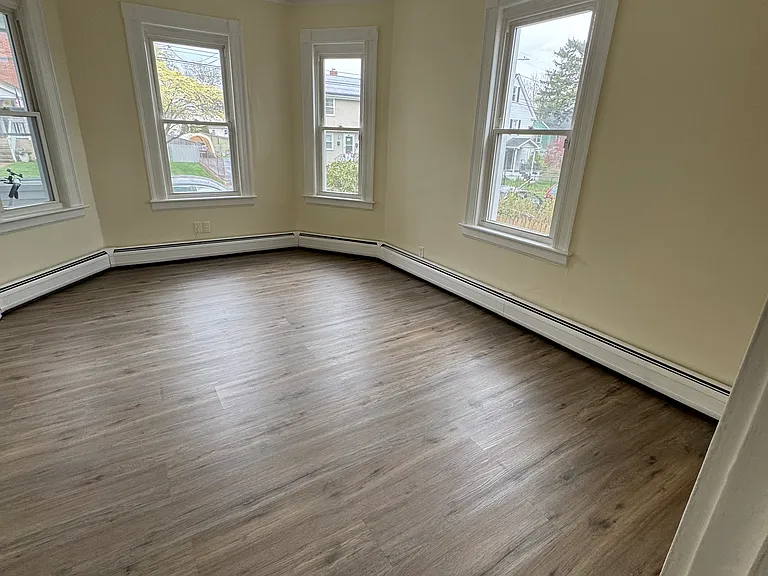 181 Rhodes St — Photo 17