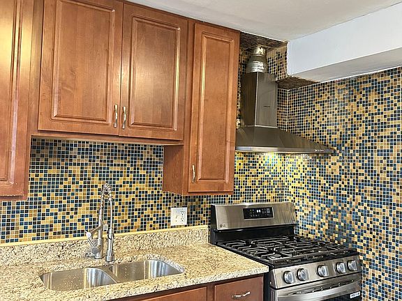 3rd image of 7861 Nordica Ave