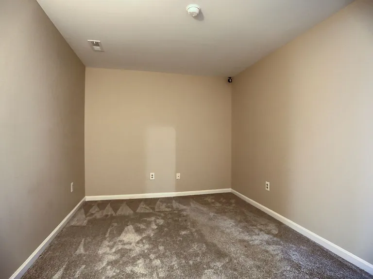 618 Milford Ct — Photo 16