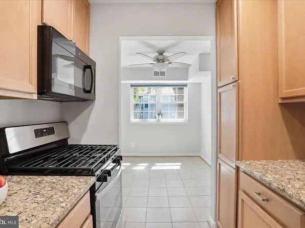 7097 Spring Garden Dr APT 101, Springfield, VA 22150