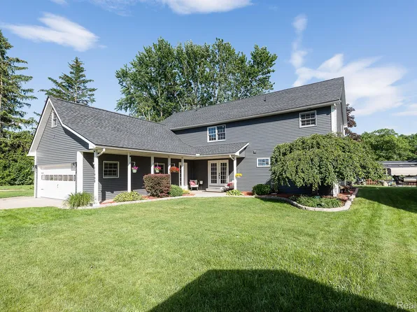 11909 Algonquin Dr, Pinckney, MI 48169