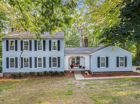 12570 Larkins Rd, Brighton, MI 48114