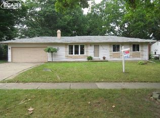 410 Old Mill Dr, Flushing, MI 48433