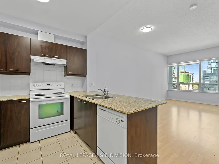 220 Redpath Ave #805 — Photo 5