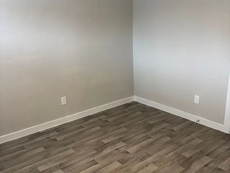 2301 Commonwealth St — Photo 15
