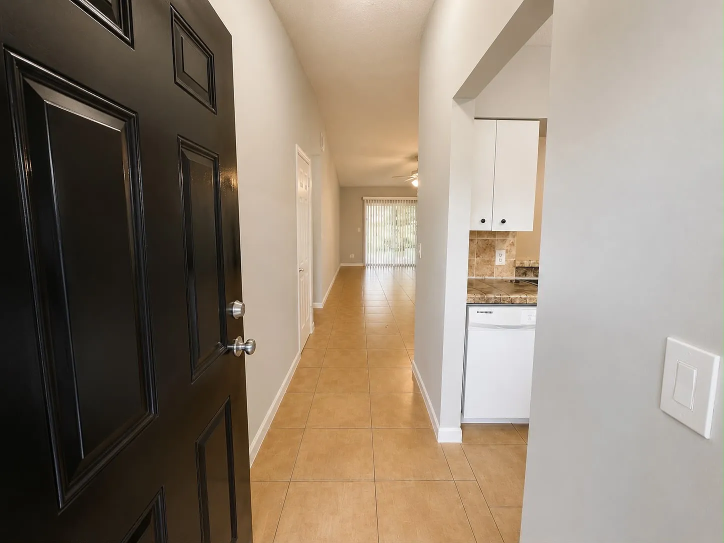 3 bed, 1179 sqft, $1,850 — Photo 2