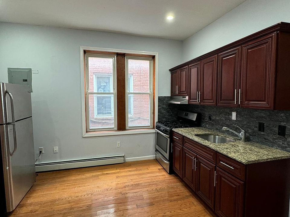 2nd image of 1450 Leland Ave #2B