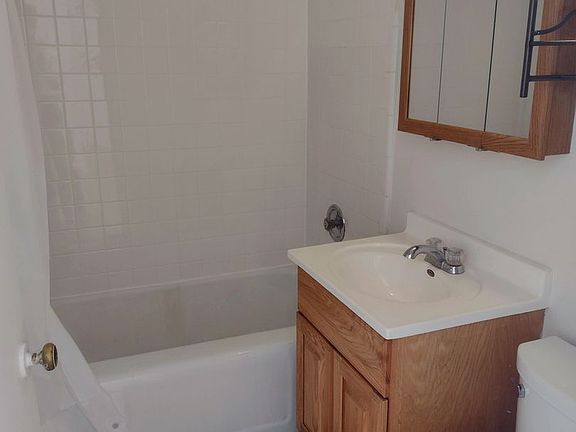 3rd image of 1615 N Franklin Pl #1
